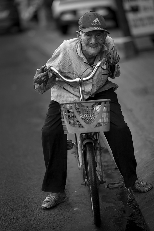 Nhiếp ảnh gia Nguyễn An Di - Street Life The way home is too long